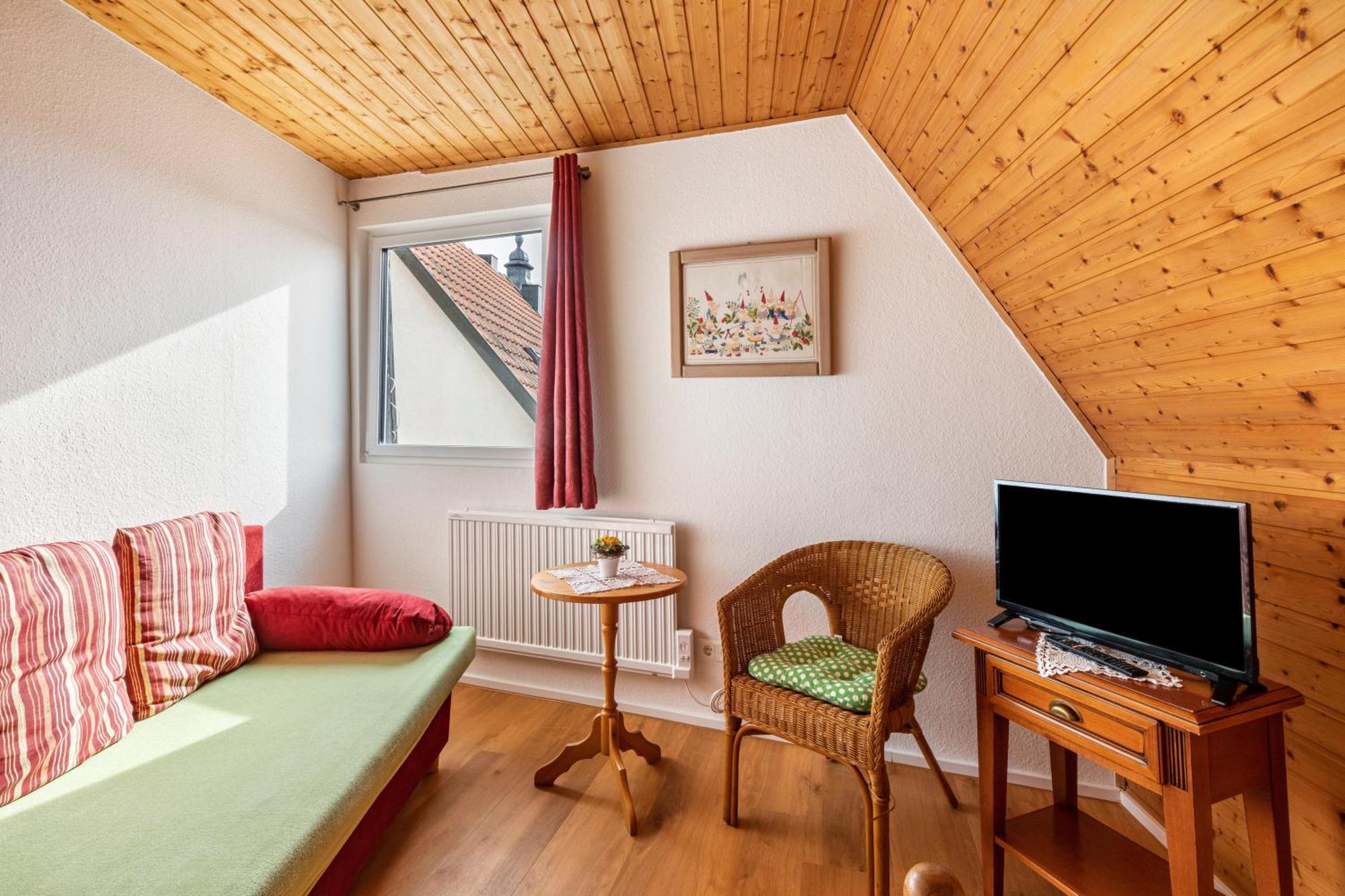 Apartmenthaus Ferienwohnungen Sila Вайнштадт Экстерьер фото