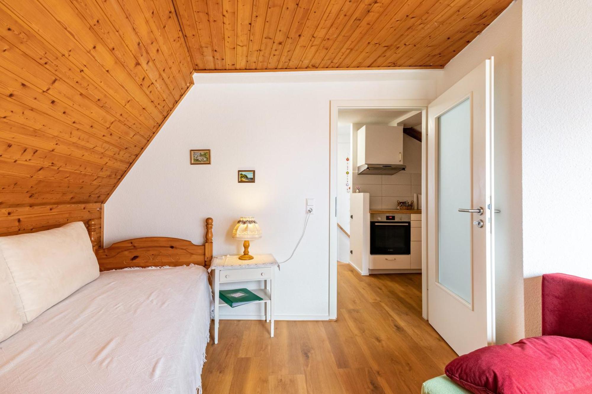Apartmenthaus Ferienwohnungen Sila Вайнштадт Экстерьер фото