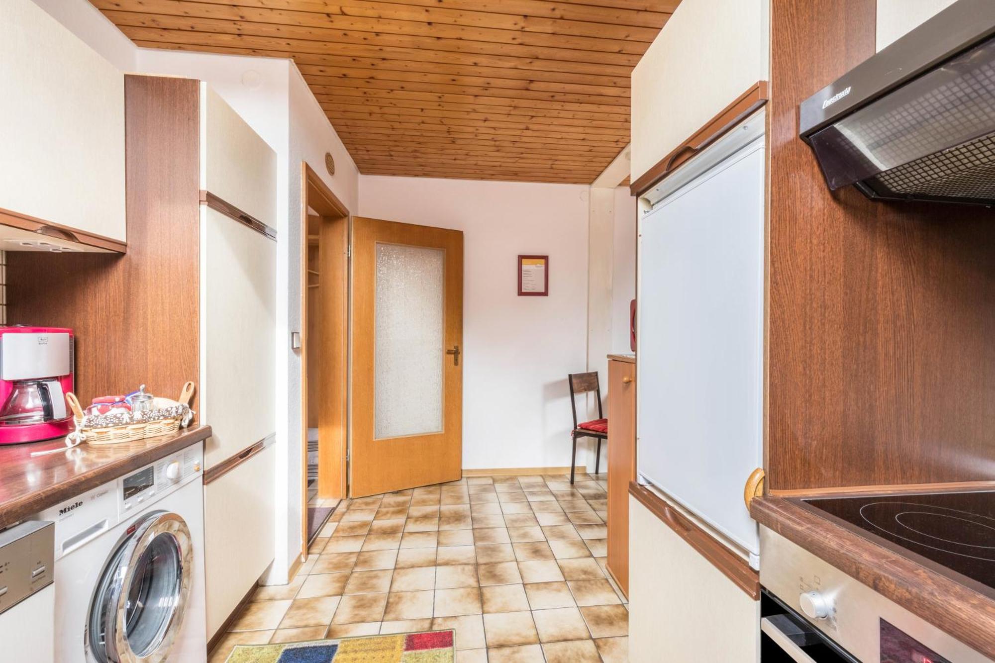 Apartmenthaus Ferienwohnungen Sila Вайнштадт Экстерьер фото