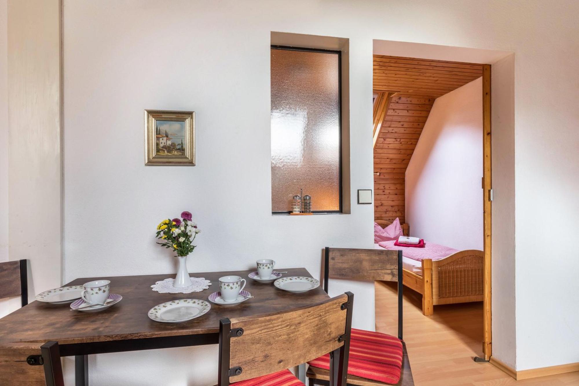 Apartmenthaus Ferienwohnungen Sila Вайнштадт Экстерьер фото