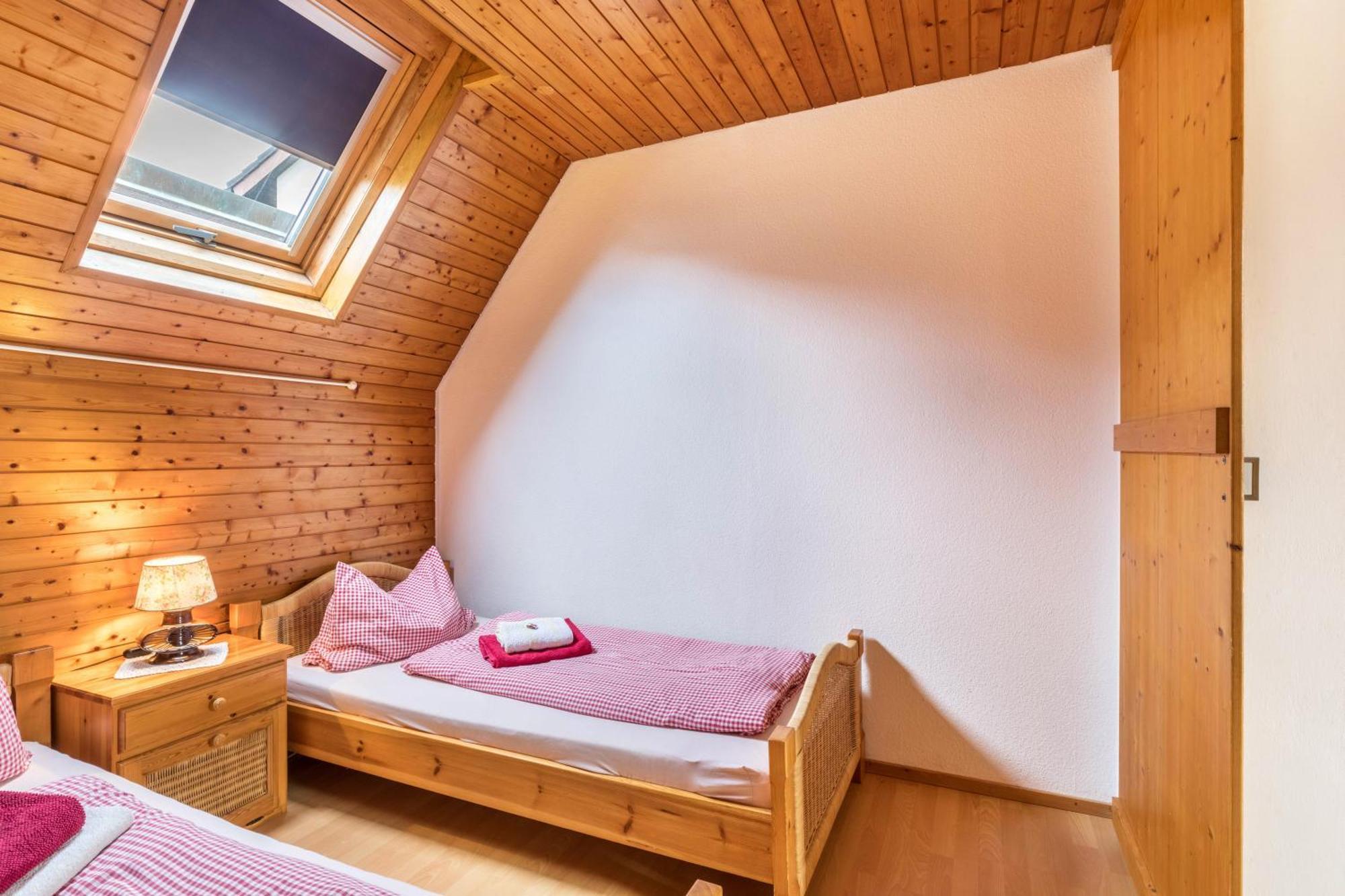 Apartmenthaus Ferienwohnungen Sila Вайнштадт Экстерьер фото