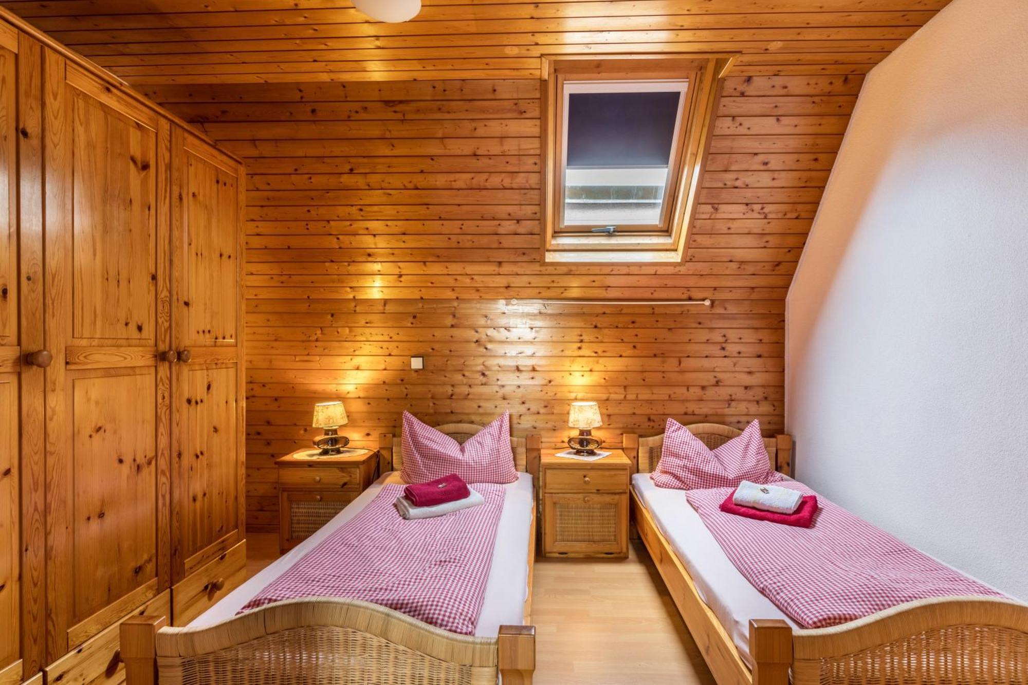 Apartmenthaus Ferienwohnungen Sila Вайнштадт Экстерьер фото