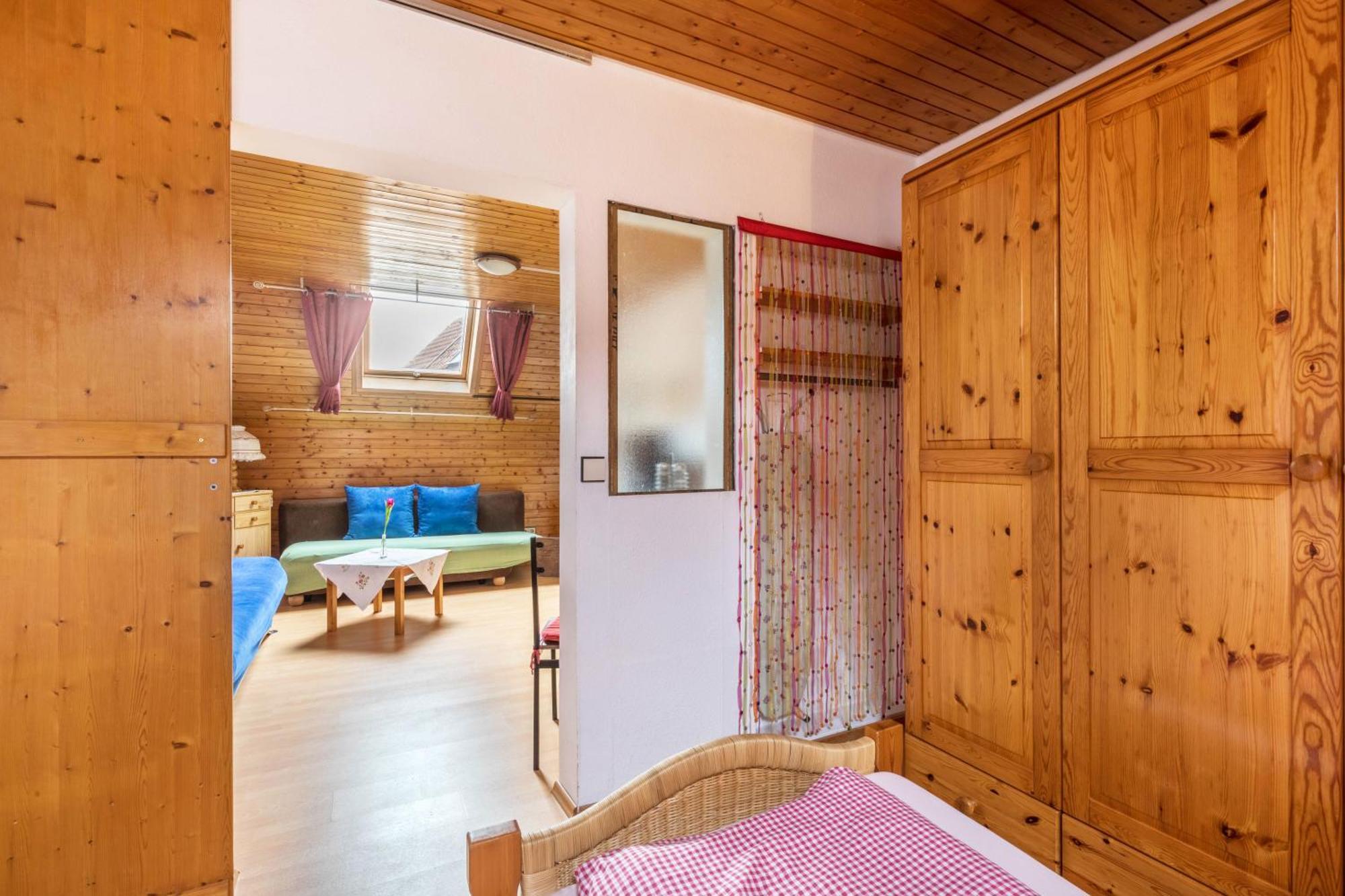 Apartmenthaus Ferienwohnungen Sila Вайнштадт Экстерьер фото