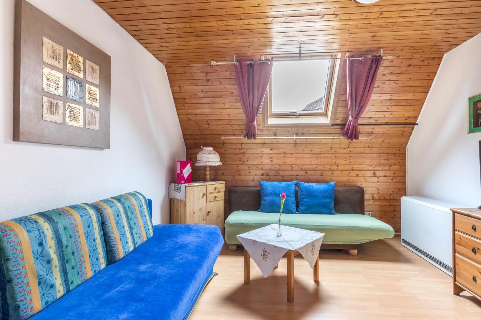 Apartmenthaus Ferienwohnungen Sila Вайнштадт Экстерьер фото